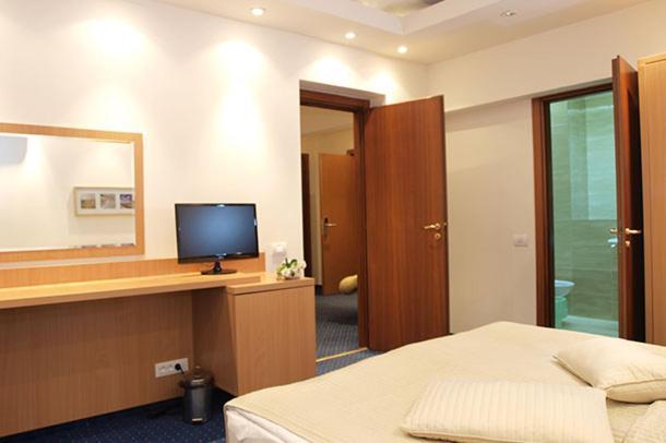 Hotel Sara 3*